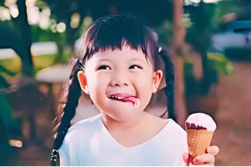  Kids Eat Coffee Ice Cream